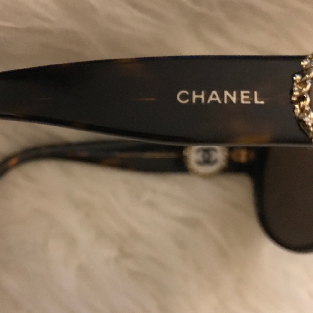 🆙️CHANEL Sunglasses bouton Collection 🤩 beautiful - Picture 7 of 9